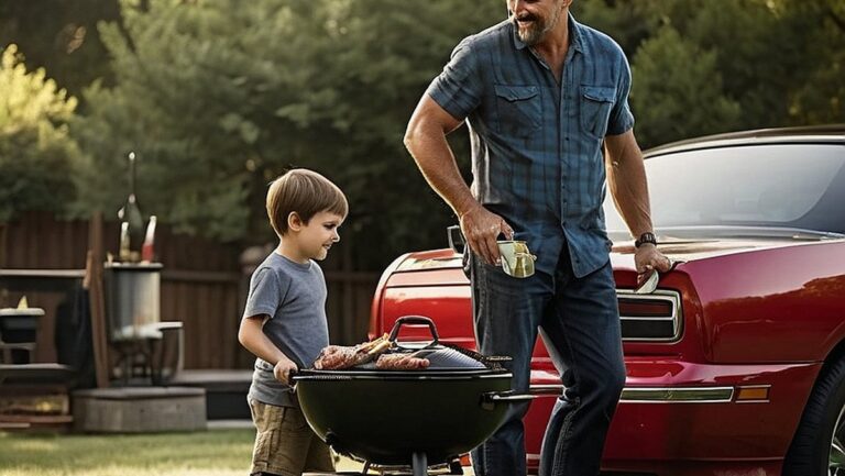 "Nustebinkite savo grilio meistrą tėtį puikia dovana gimtadienio ar ypatingos progos proga. Naudokite aukštos kokybės tėčio ir vaiko, kartu kepančio ant grotelių, vaizdą, užfiksuodami jų ryšį ir meilę gaminant maistą lauke."